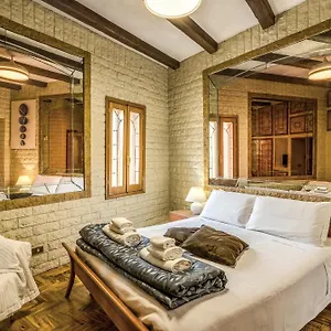 fontana-di-trevi-charming-apartment.it-romehotels.com/